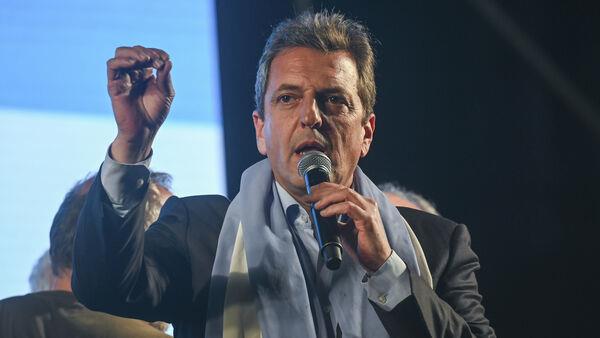 Economy minister springs surprise in Argentina presidential election